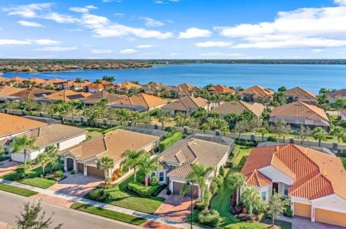 9336 Fieldstone Ln, Naples, FL 34120-5250