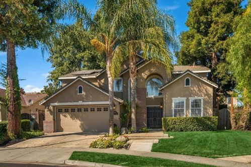 1301 Peregrine Dr, Gilroy, CA 95020-7756