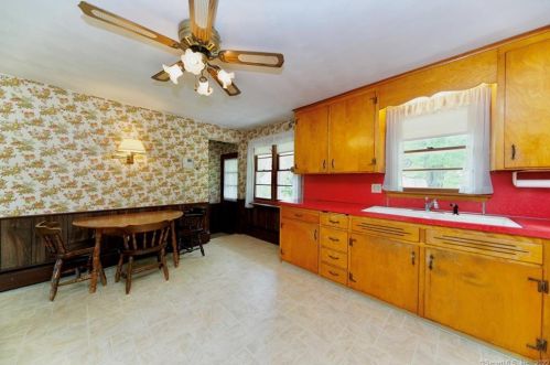 671 Four Rod Rd, Kensington, CT 06037-3625