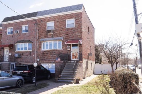 3026 Lawton Ave, Bronx, NY 10465-3411