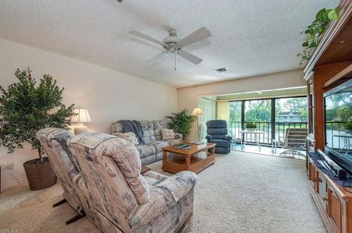 1672 Spoonbill Ln, Naples, FL 34105-2889