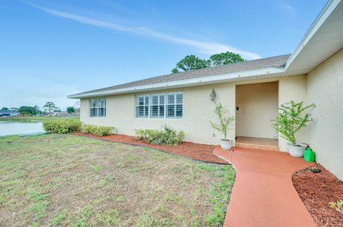 1637 Taurus Ln, Fort Pierce, FL 34984-3619