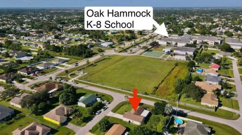 1085 Canary Ter, Fort Pierce FL  34953-1818 exterior