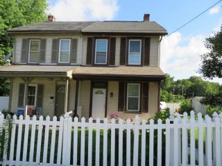 909 Barber St, Kinderhook, PA 17512-1835