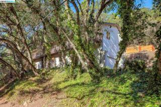 8940 Sage Rd, Oakland, CA 94605-4602