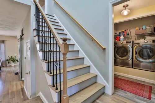 33 Hawthorne Vlg Rd, Nashua NH 03062-2274 exterior