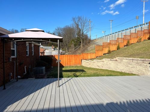389 Tara Dr, Pittsburgh, PA 15236-4318