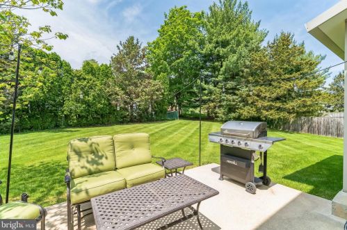 907 Quincy Dr, Yardley PA  19067-2902 exterior