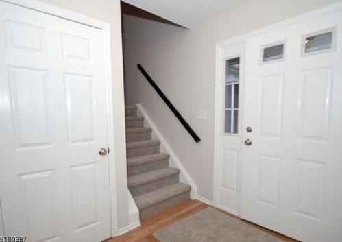16 Springholm Dr, Berkeley Heights NJ  07922-2700 exterior