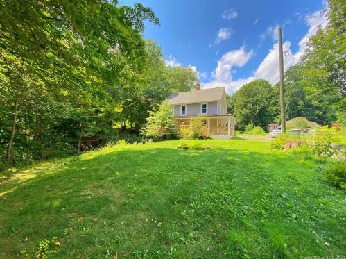 3 Ambler Rd, Bristol, CT 06010-3523