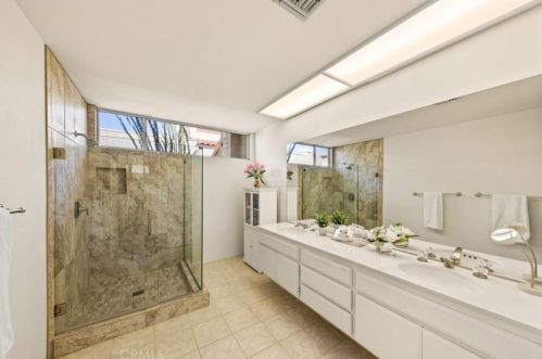 20 Hilton Head Dr, Rancho Mirage CA  92270-1607 exterior
