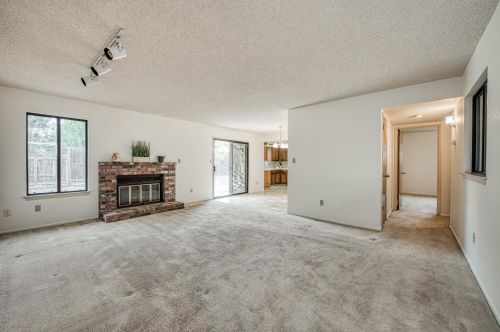 1345 Robinson Ave, Clovis, CA 93612-5867