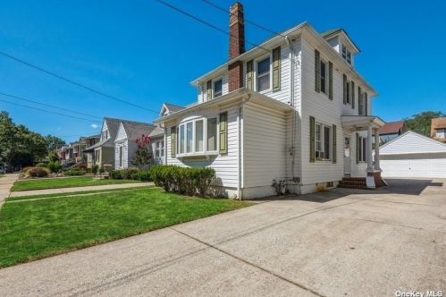 52 Adams St, Floral Park, NY 11001-2810