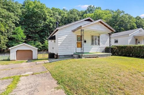 945 Hazel Ave, Ambridge, PA 15003-1720