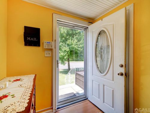 388 Ryders Ln, East Brunswick, NJ 08816-2202