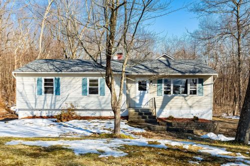 24 Woodland Cir, Hyde Park, NY 12538-2601