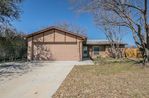 6033 Lindy Ln, Fort Worth, TX 76148-3120