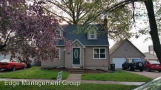 2304 Washington St, Cedar Falls IA  50613-4268 exterior