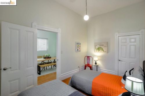 3241 Hollis St, Oakland CA 94608-2514 exterior