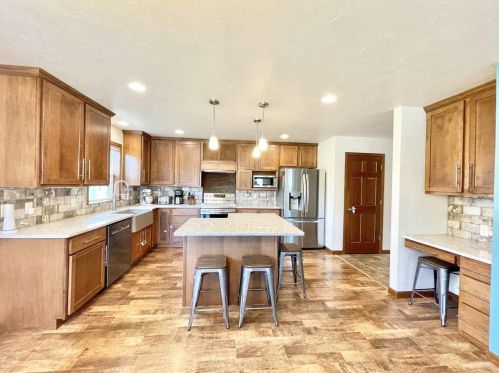 401 Sweetflag Ave, Fond Du Lac WI  54935-1875 exterior