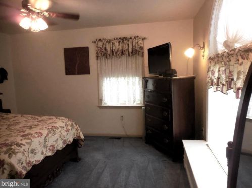 1114 Hunters Chase Ln, Lebanon PA  17046-1575 exterior