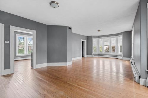 19 Hamlet Ave, Woonsocket, RI 02895-4407
