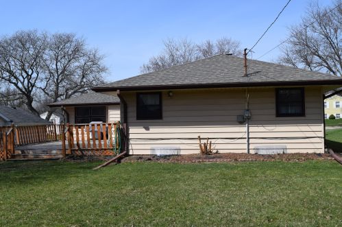 215 Moreland Blvd, Waukesha WI  53188-2464 exterior
