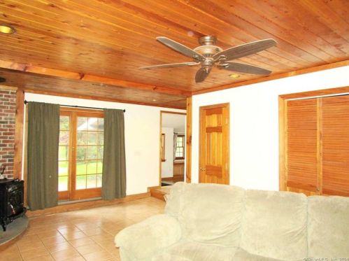 132 Turnbull Rd, New Hartford CT  06057-4136 exterior