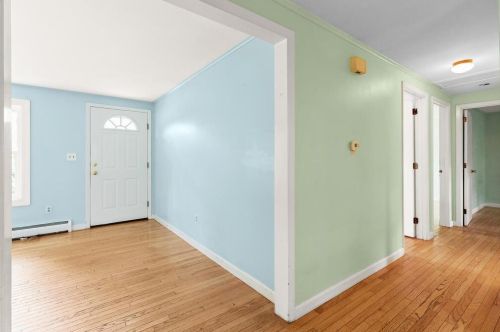 1 Nolet Ave, Salem NH  03079-1756 exterior