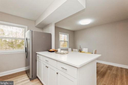 3442 Beale Ct, Woodbridge VA  22193-1702 exterior