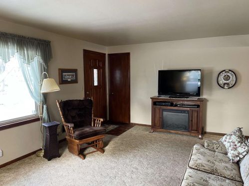 566 Newtols St, Green Bay, WI 54302-3618