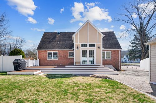 534 Foxon Rd, North Branford CT  06471-1139 exterior