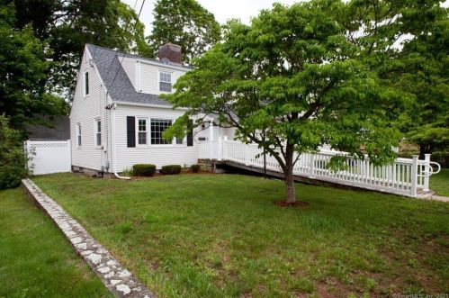 315 Henry St, Manchester, CT 06042-3242