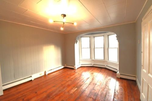 79 Main St, Port Jervis NY  12771-2111 exterior