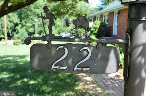 22 Mount Airy Dr, Wilmington, DE 19807-1210