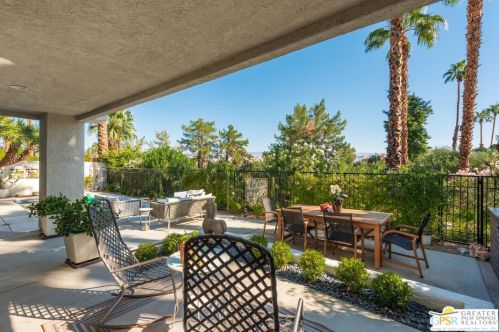 4 Vista Loma Dr, Rancho Mirage CA  92270-2959 exterior