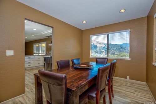 15885 Oakridge Rd, Morgan Hill, CA 95037-6818