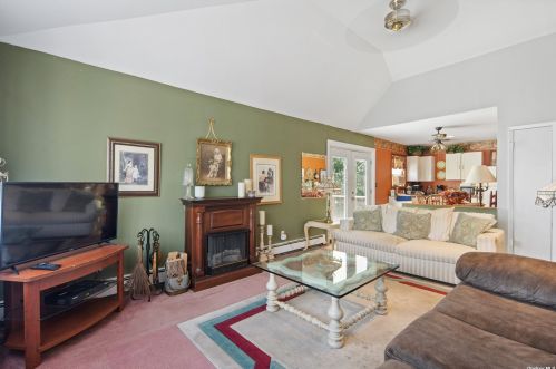 165 Clinton Ave, North Lindenhurst NY  11757-4127 exterior