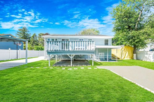 15 29th St, Wheatley Heights NY  11798-3713 exterior