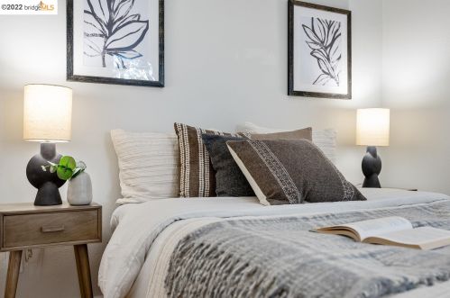 5937 Fremont St, Oakland CA 94608-2217 exterior