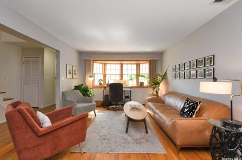 38 Edwards Pl, Huntington Station, NY 11746-1014