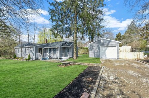 26 Kew Dr, Scotts Beach, NY 11789-1713