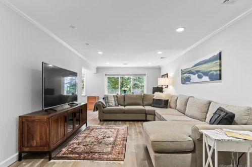 22 Southport Woods Dr, Southport, CT 06890-1156