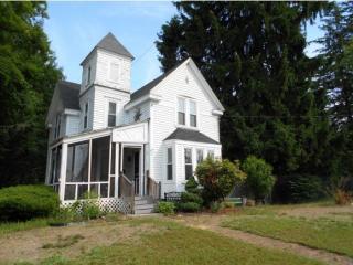 12 Elm St, Plaistow, NH 03865-2207