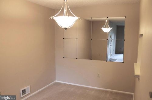 17 Mendrey Ct, Lawrence Township NJ  08648-2661 exterior