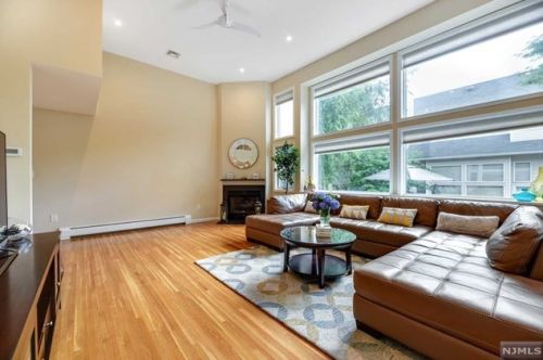 28 Iris Cir, Ridgewood NJ  07452-3428 exterior