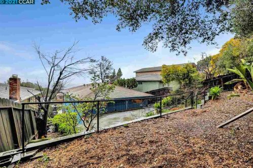 3073 Broadmoor Vw, Oakland CA  94605-5367 exterior