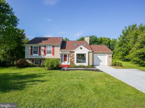 27 Cloverdale Pl, Charles Town WV  25414-4033 exterior