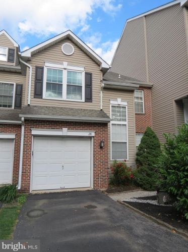 28 Penmore Pl, Collegeville, PA 19426-3990
