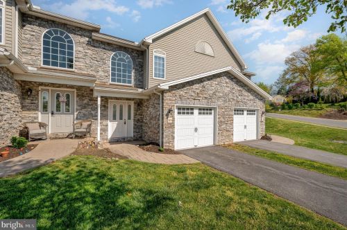 303 Briar Ridge Cir, West Enola, PA 17025-2548